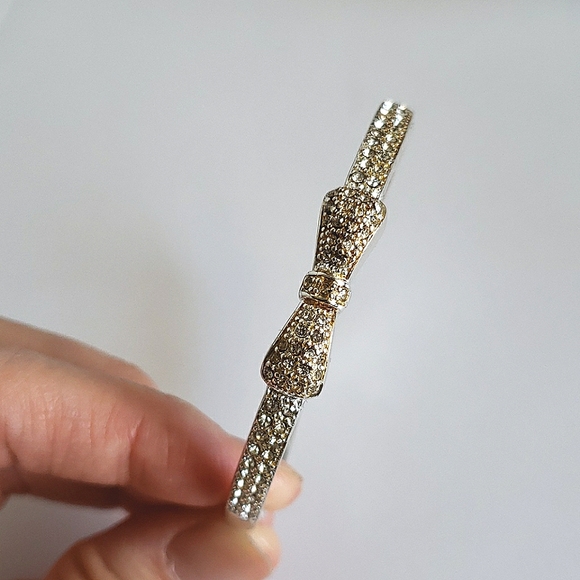 Jewelmint Bow Tie Bangle Bracelet Silver Rhinestones Bowtie - Picture 2 of 3